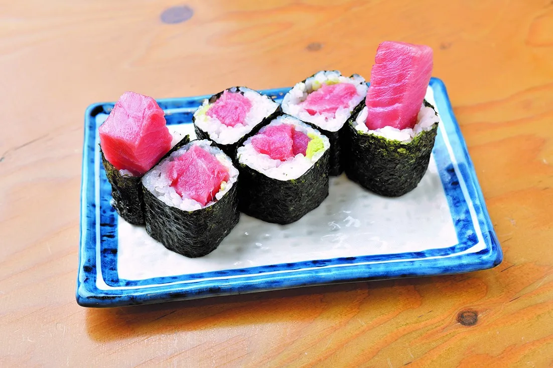 壽司酒館生魚片