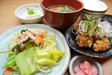 炒蔬菜和龍田油炸膳
